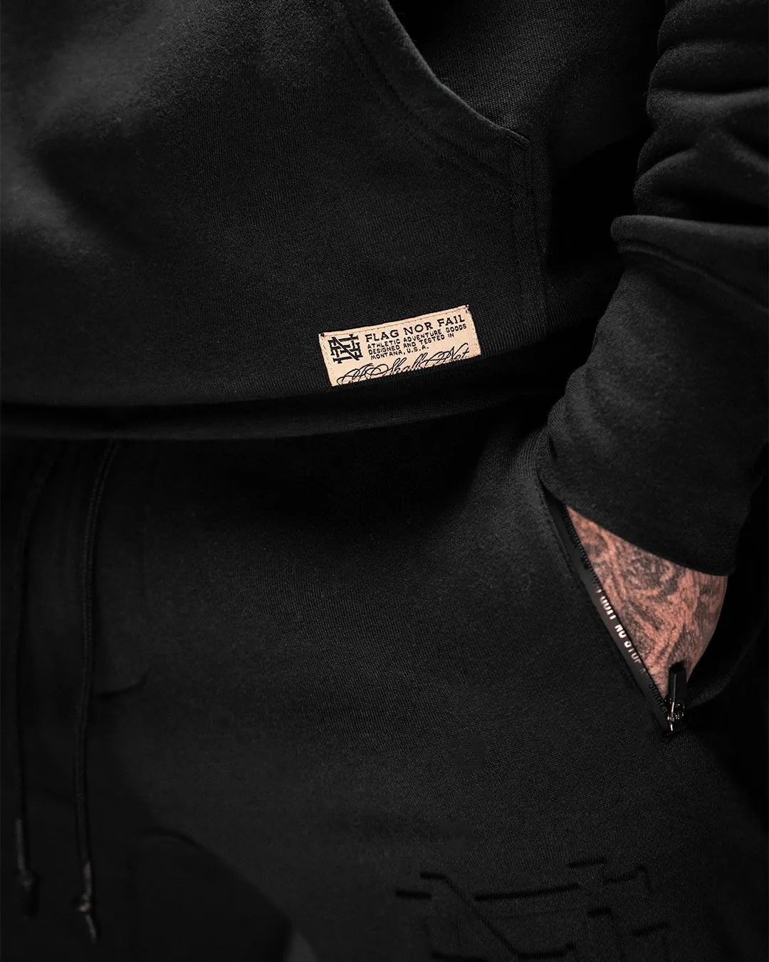 EMBOSSED PULLOVER-BLACK